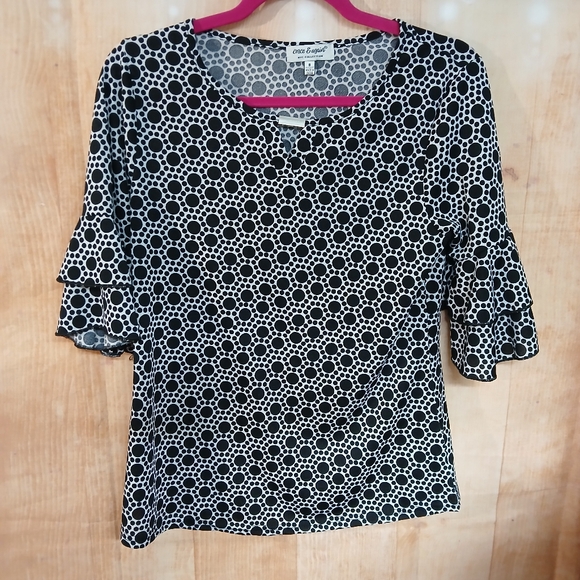 Black and White Ruffled Flutter Sleeve Blouse - Picture 1 of 4